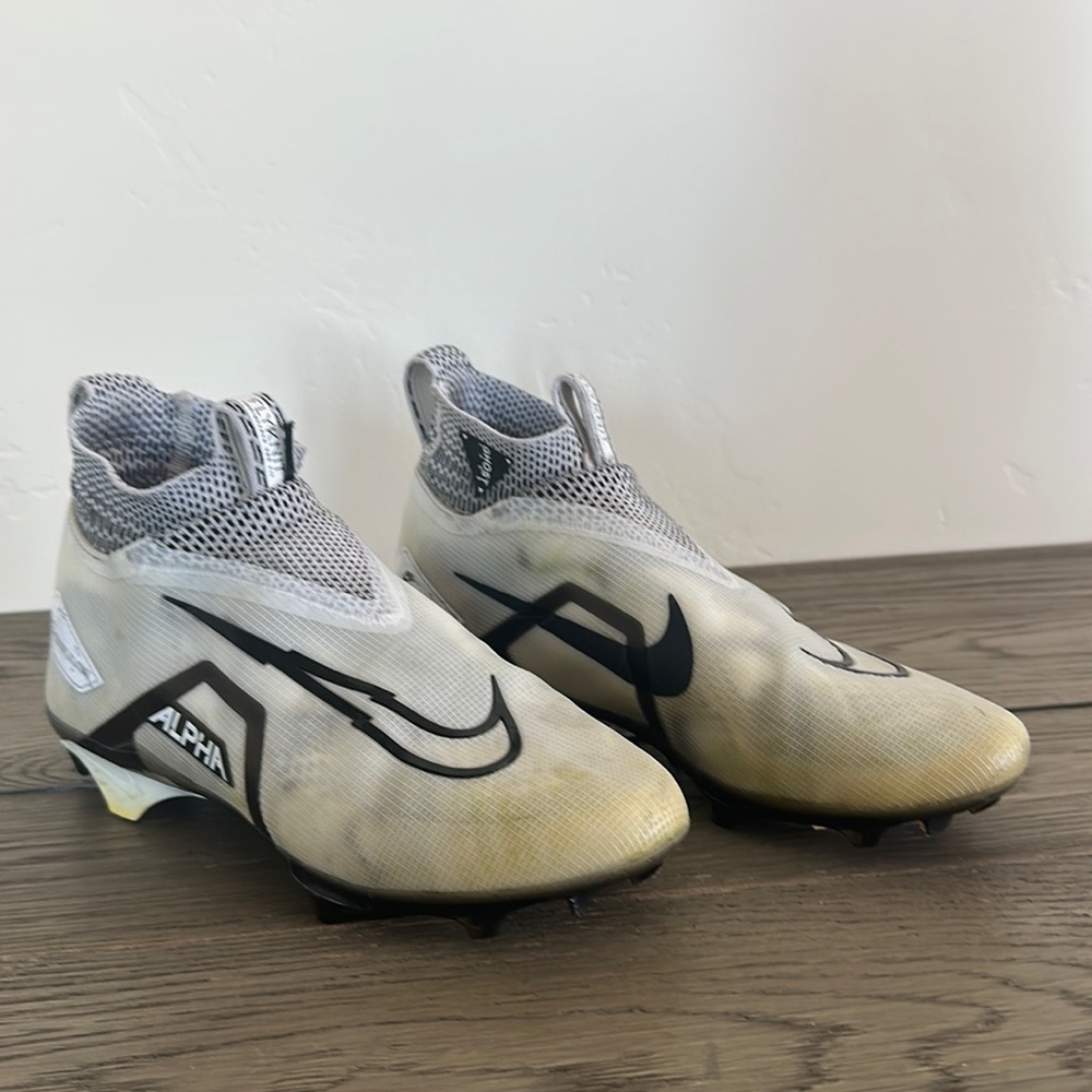 Football cleats size 7.5